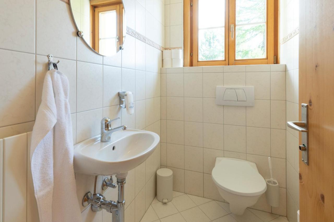 Dreibettzimmer mit Gemeinschaftsbad